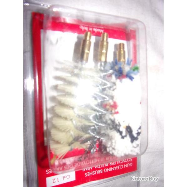 lot de trois brosses calibre 12