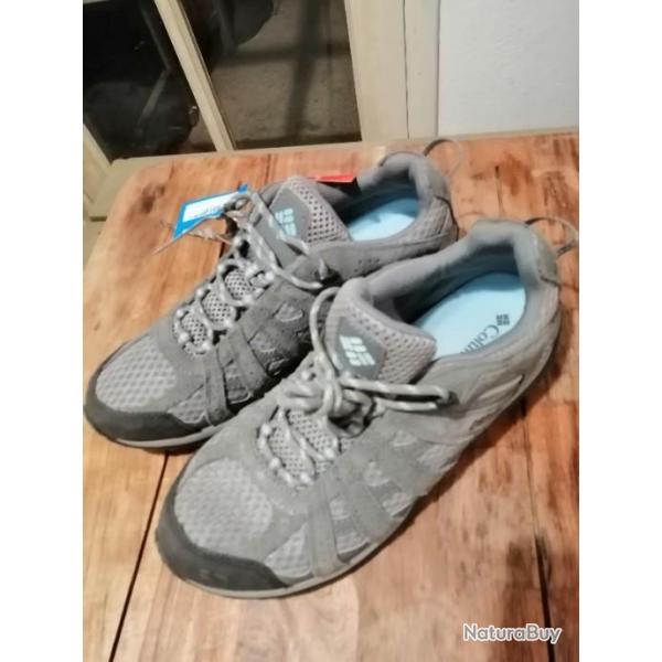 Chaussures outdoor COLUMBIA TECHLITE - T42 - Semelles OMNI-GRIP - Couleur gris - Etat quasi neuf