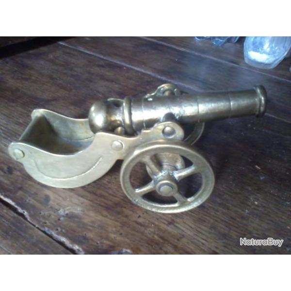 Petit canon en laiton