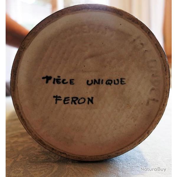 Grand vase en terre cuite de l'artiste sculpteur Sign� F�ron