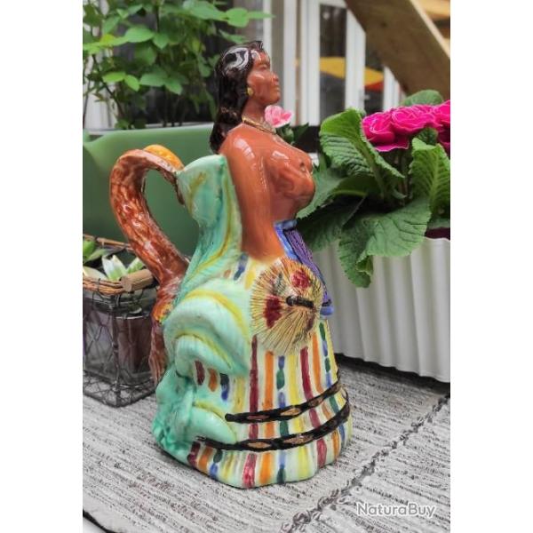 Cruche vintage sp�cial  la liqueur ou atre alcool sort de la poitrine