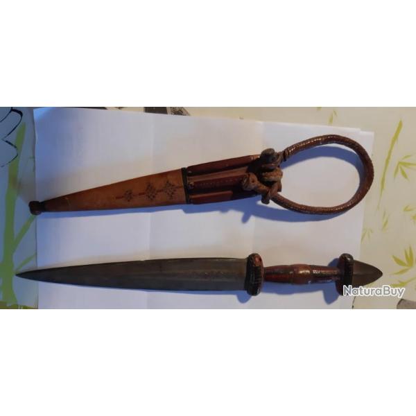 Couteau Tribal Africain avec son Fourreau