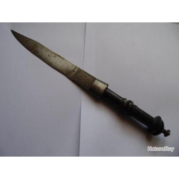 COUTEAU ANCIEN AFRIQUE DU NORD MOYEN-ORIENT ?