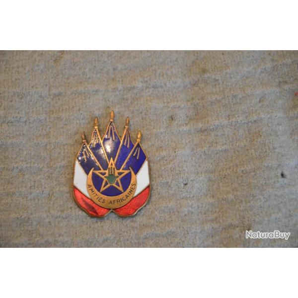 Insigne militaire "amiti� africaine" �maill� (manque �pingle d'attache)