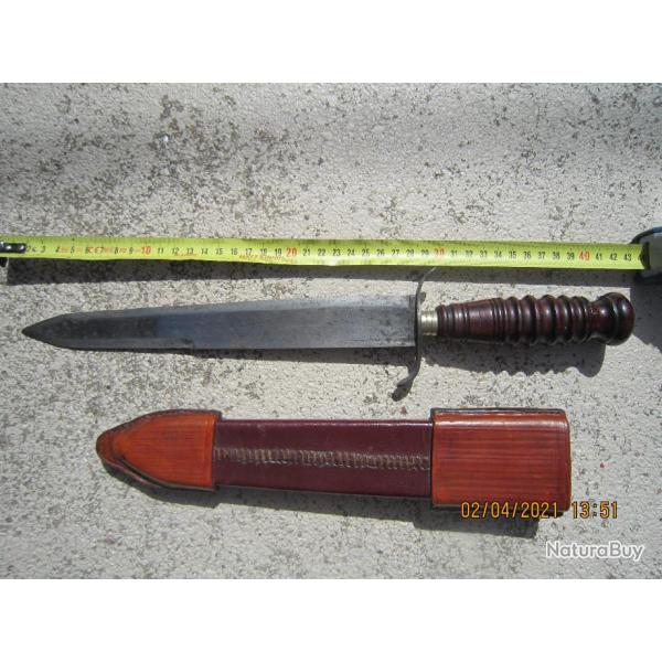 Belle dague allemande 18� - 19�avec �tui cuir refait comme � l'original.
