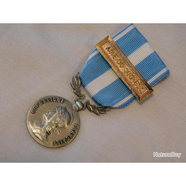 MEDAILLE OUTRE MER + BARETTE ASIE DU SUD EST    ...  tat 100% neuf
