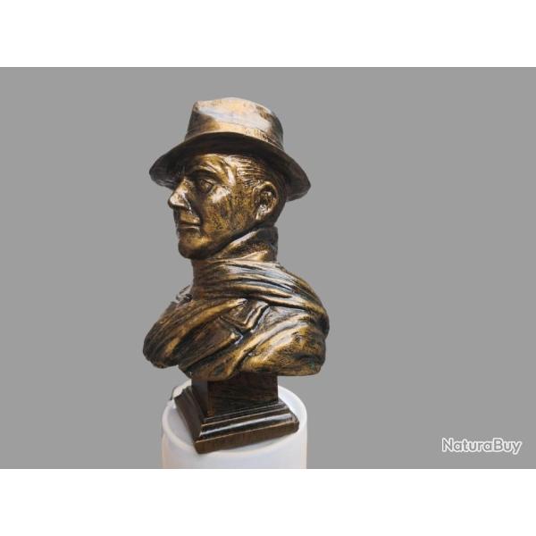 Buste de Jean Moulin , hros de la rsistance