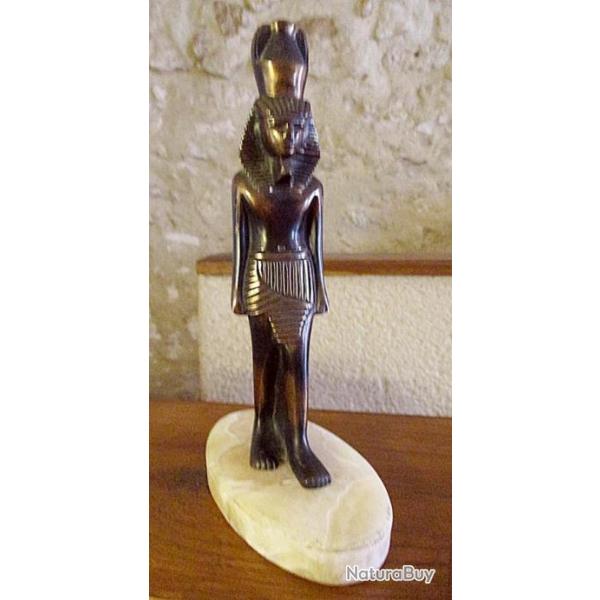 Un pharaon  Rams�s II (en bronze)