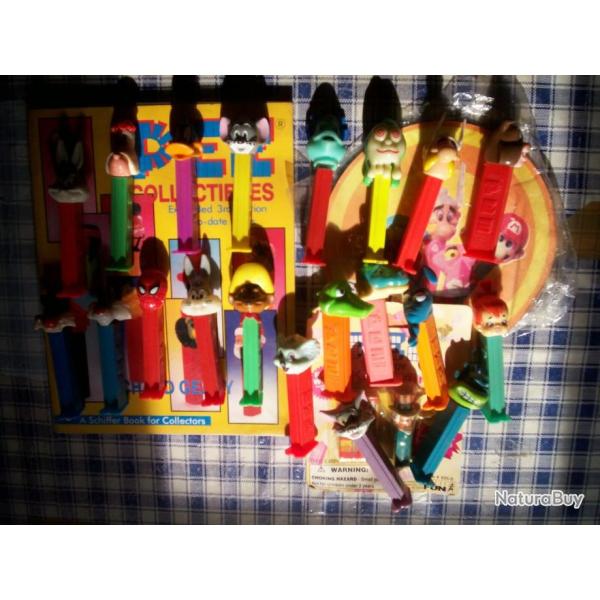 Lot de distributeurs PEZ looney toons ,mini pez et objets pez