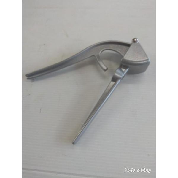 Presse ail-denoyauteur