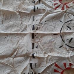 Exceptionnel parachute fus&eacute;e US sign&eacute; par les soldats US Guerre contre les japonais dat&eacute; 44 et 45