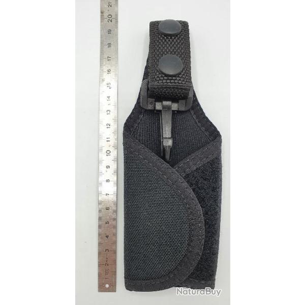 Etui cordura avec crochet.