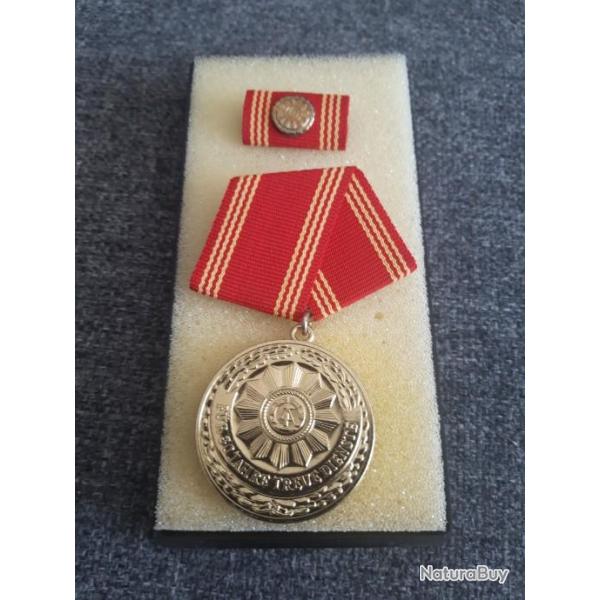 MDAILLE ANCIENNE ALLEMAGNE DE L EST "FUR TRUE DIENSTE 30 JOURS"