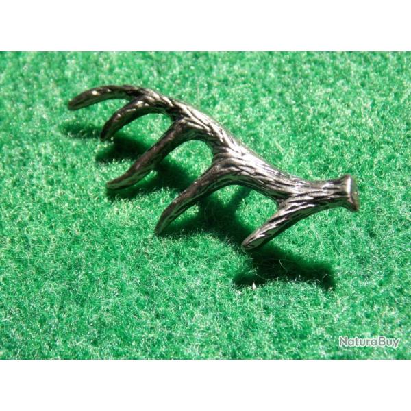 d�coration de chapeau..pin's.... bois de cerf