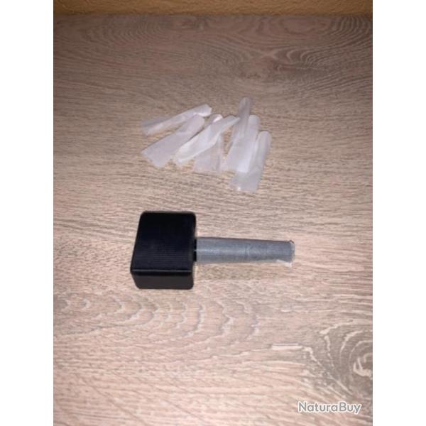 Mandrin noir pour confectionner les �tuis en papier combustible des armes � percussion en 36