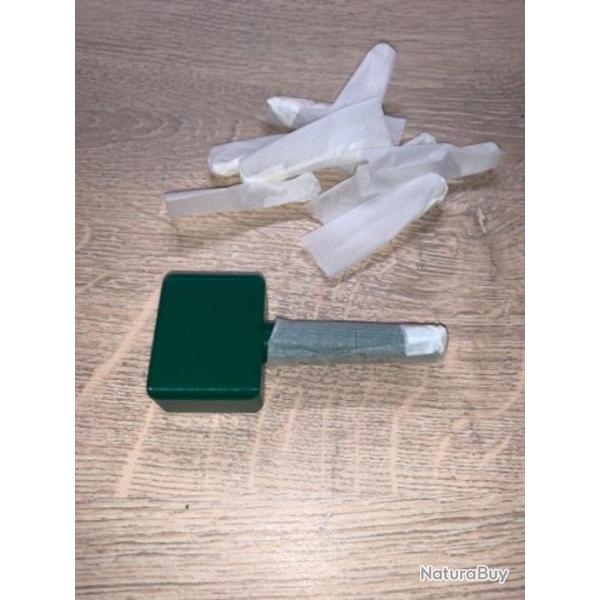 Mandrin vert fonc� pour confectionner les �tuis en papier combustible des armes � percussion en 36