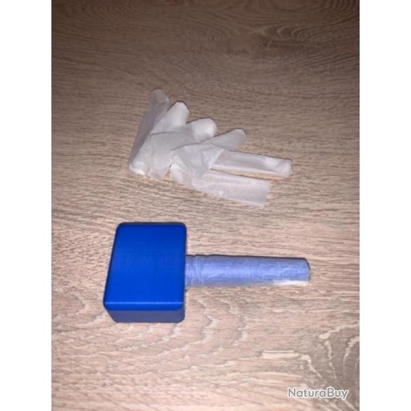 Mandrin bleu pour confectionner les �tuis en papier combustible des armes � percussion en 36