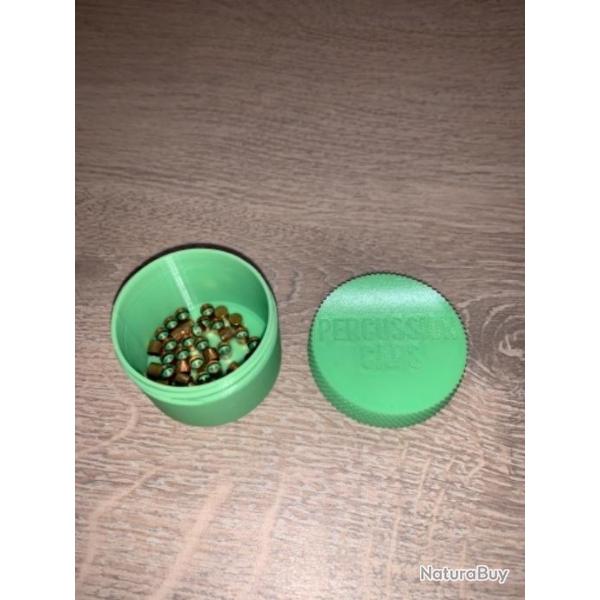 Boite avec fermeture � vis verte clair  pour ranger les amorces des armes � poudre noire 1075 et 209