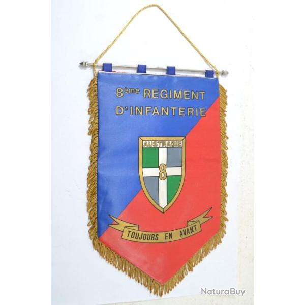 Fanion 8 RI 8e R�giment d'Infanterie, insigne + devise toujours en avant.
