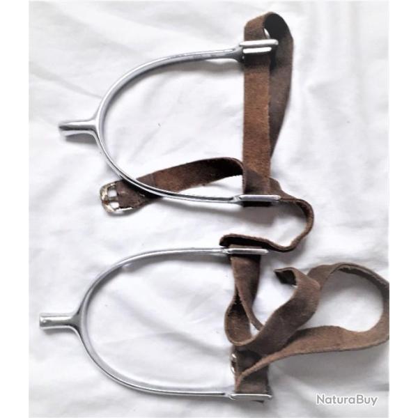 GB149011a Paire peron  Wishbone 