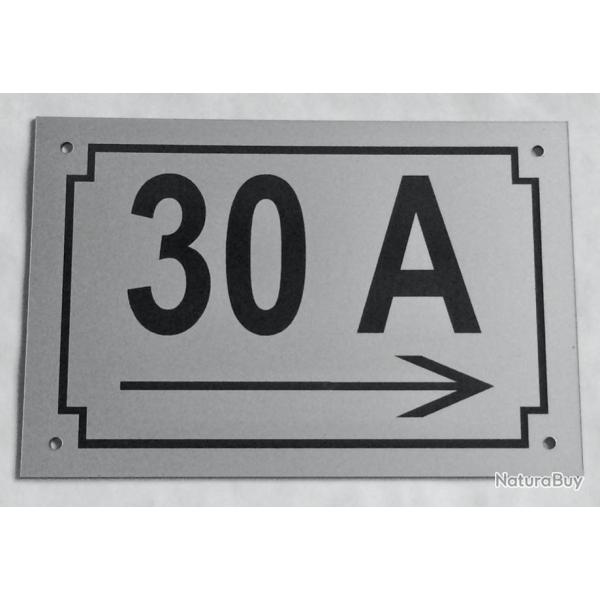 num�ro de maison et fl�che � droite personnalis� plaque pvc format 150 x 200 mm fond ARGENT�