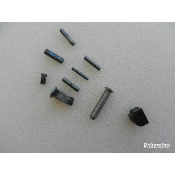 lot de pi�ces d�tach�es pour carabine 22LR Goupilles et autre.