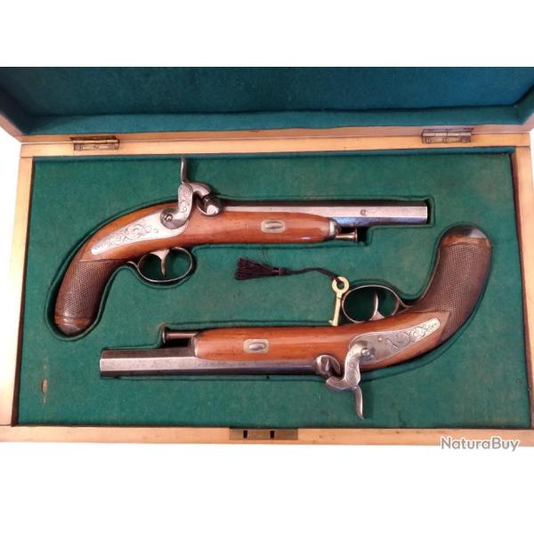 Paire de Pistolets Percussion  Ligois dans un coffret de presentation