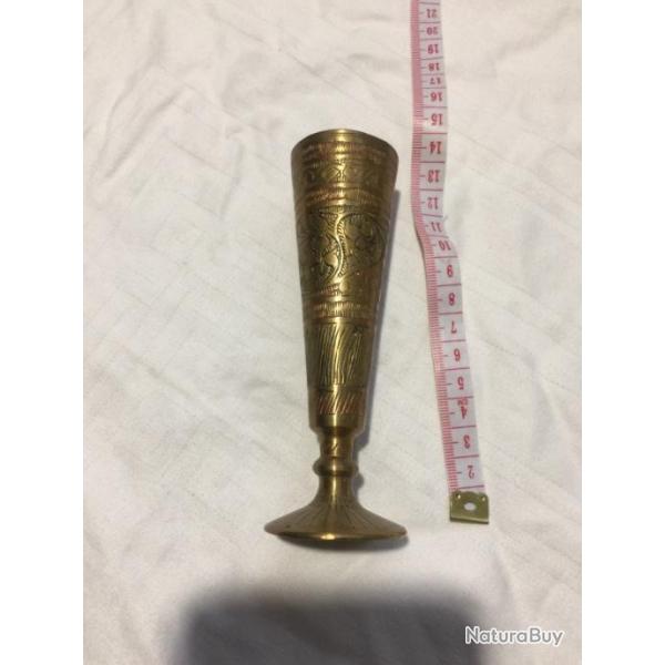 Petit vase en bronze