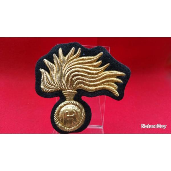 Insigne de coiffe Force de l'Ordre Italienne - H: 85 mm Largeur du sommet : 85 m  N