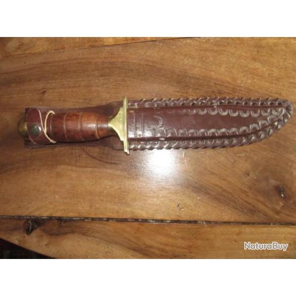 POIGNARD DE COMBAT  AVEC ETUI