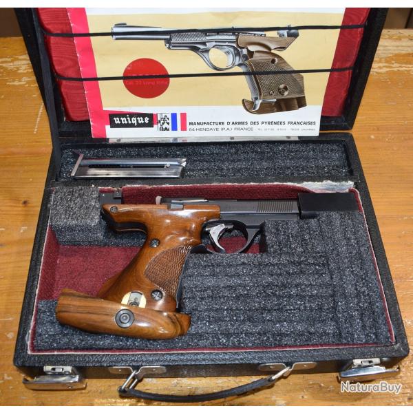 PISTOLET SEMI AUTOMATIQUE Unique DES 69 cal 22lr bon etat en malette