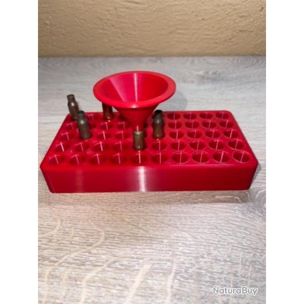 Entonnoir rouge sp�cialement con�u pour le rechargement des calibres 222, 223, 5.56 et 222 magnum