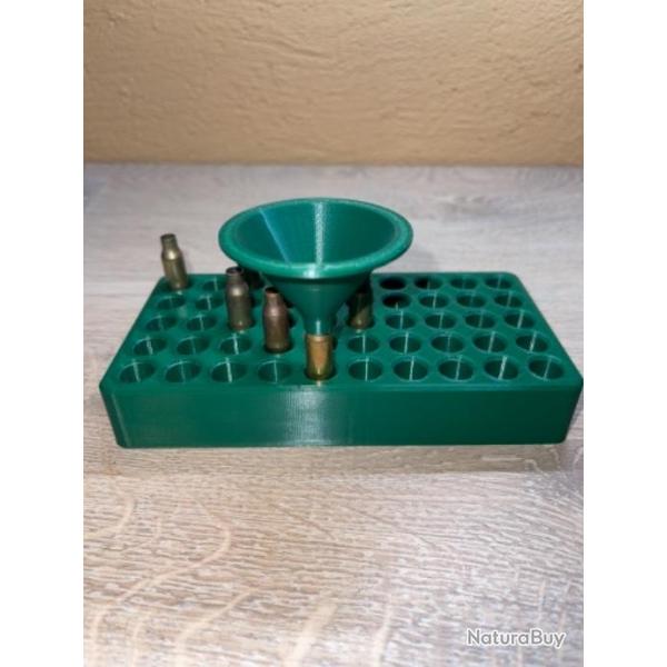 Entonnoir vert fonc� sp�cialement con�u pour le rechargement des calibres 222, 223, 5.56 et 222 mag