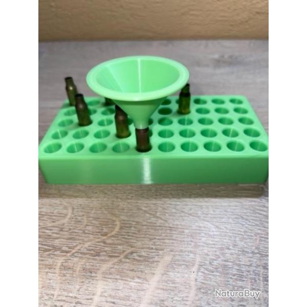Entonnoir vert clair sp�cialement con�u pour le rechargement des calibres 222, 223, 5.56 et 222 mag