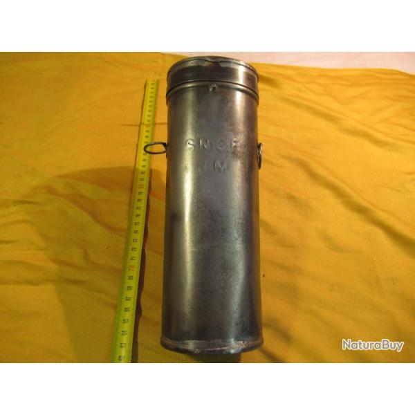 Boite SNCF en t�le avec marquage de la SNCF. Bonne �tat,