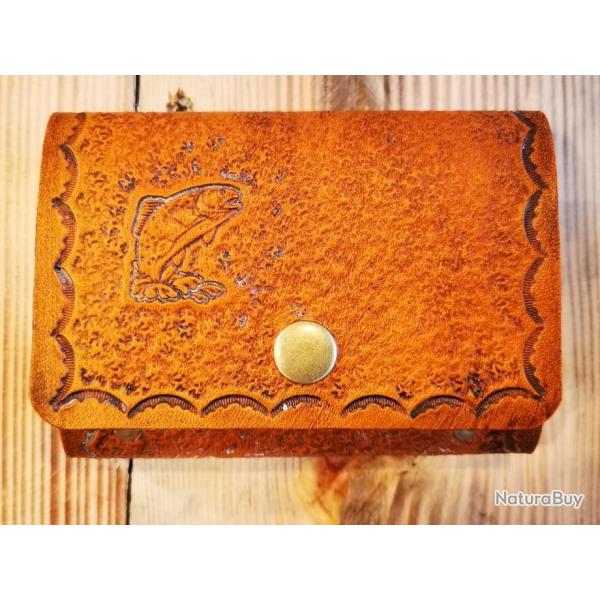 Portefeuille � leurres d'artisan en cuir estamp� granit� personnalisable