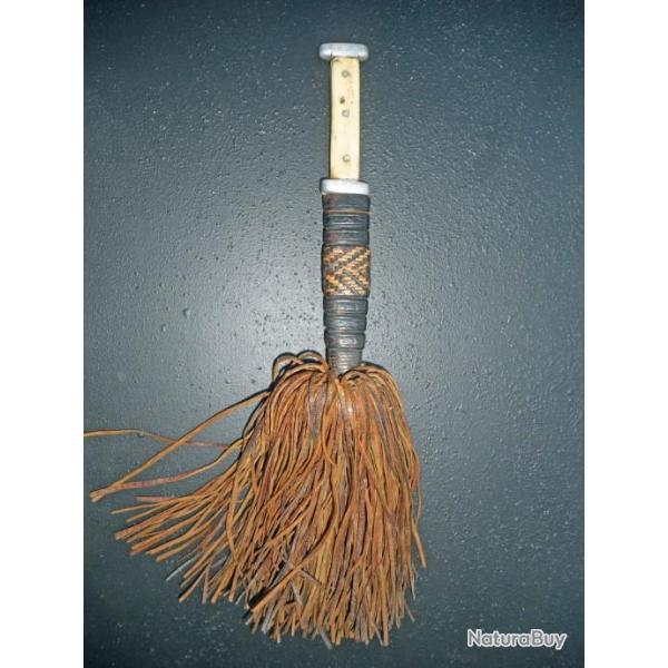 BEAU COUTEAU MANDINGUE DU DEBUT XX�, AVEC UN SUPERBE FOURREAU POUR COLLECTION AFRIQUE