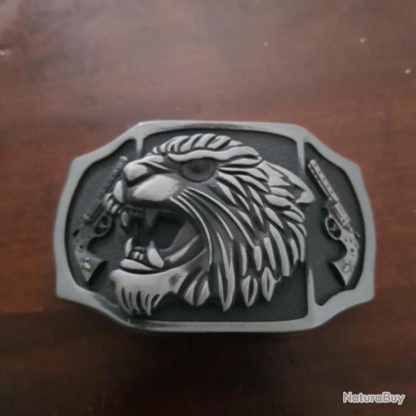 Boucle de ceinture avec briquet essence amovible detachable