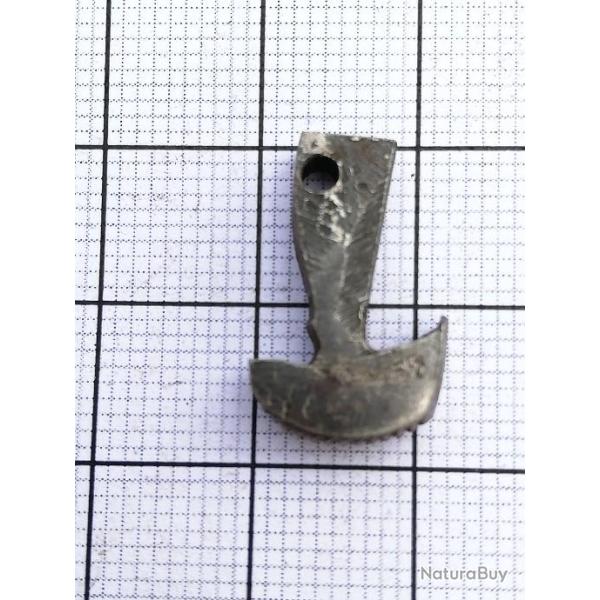 crochet de chargeur de pistolet 6.35 ou 7.65 � identifier (331)