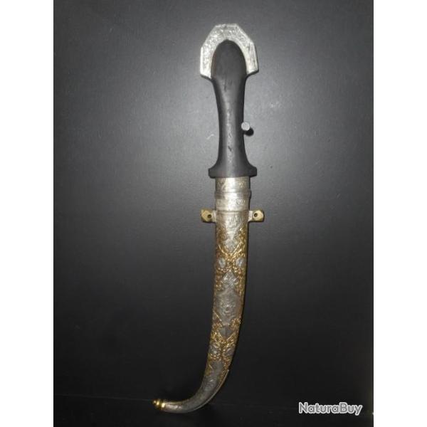 BEAU ET IMPOSANT KOUMMYA DU MAROC, CIRCA 1920, TOUT EN LAITON MASSIF ET DECORS ARGENT LOCAL