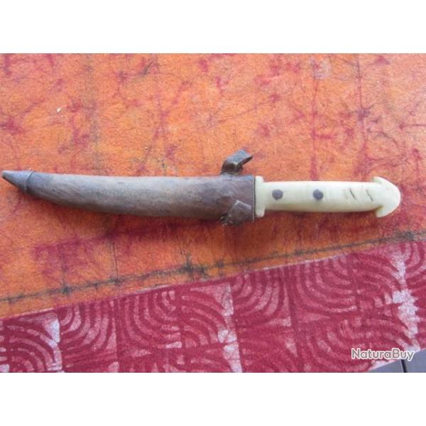 COUTEAU ANCIEN AFRIQUE DU NORD POIGNEE CORNE