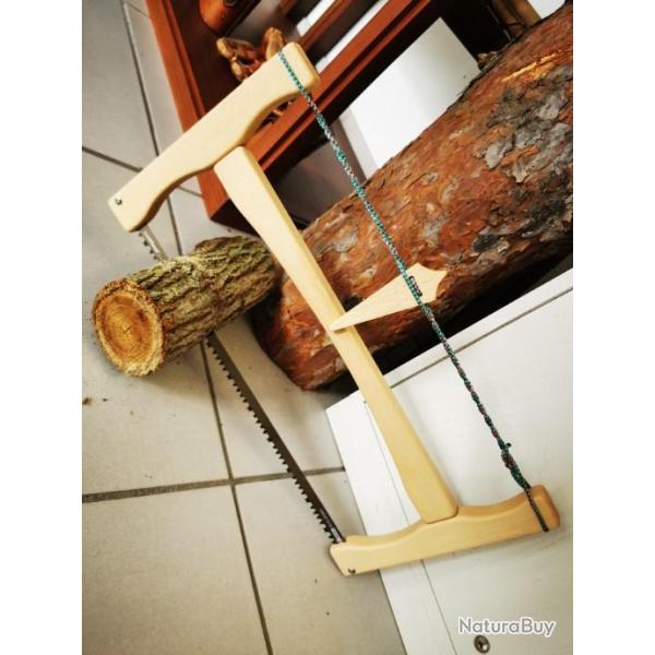 Scie � archet pliante enti�rement r�alis� � la main.Lame de 53cm Ideal bushcraft survie chasse