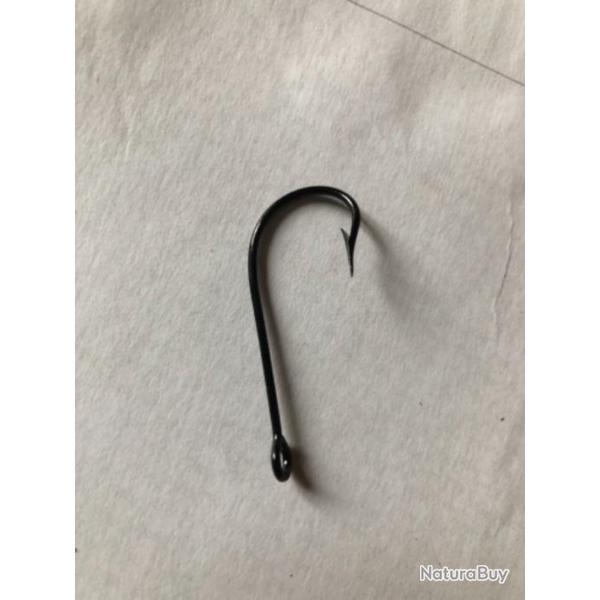 100 hame�on n 4/0 oeillet noir renvers� ref 125b tige longue simple. p�che carnassier mustad