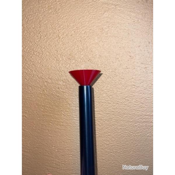 Entonnoir long rouge ( 25 cm ) pour pistolet  poudre noire mche, silex, percussion etc....