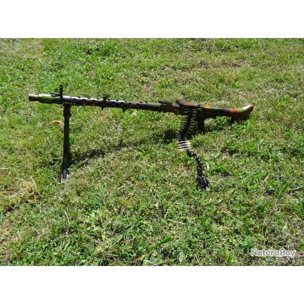 MG34 CAMO AVEC BANDE ,FONCTIONNE A SEC, BIPIED REPLIABLE ,CRIANTE DE VERITE AVEC POID ET DIMENSIONS