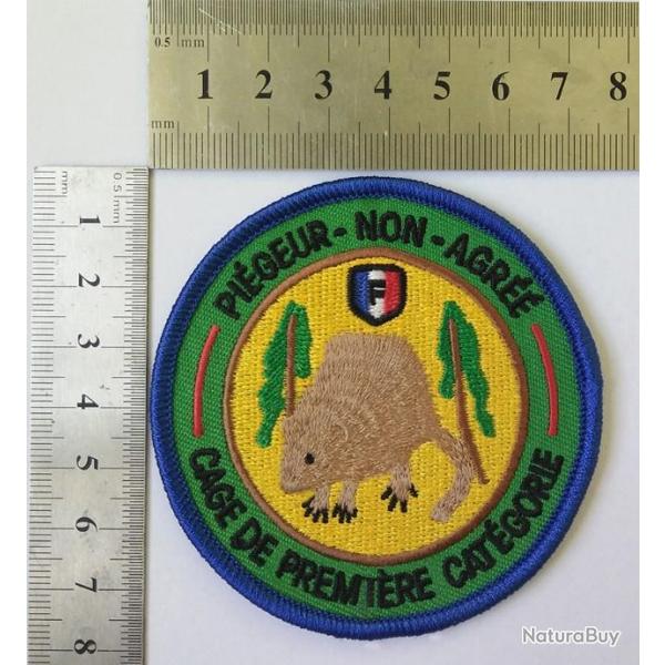 vend �cusson neuf brod� unique, pi�geur non agr�� ,