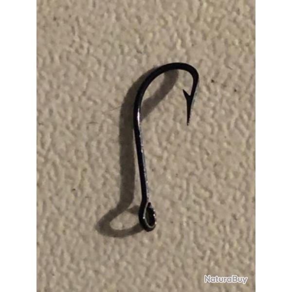 100 hame�on n 13 oeillet noir renvers� ref 125b tige longue simple. p�che carnassier mustad
