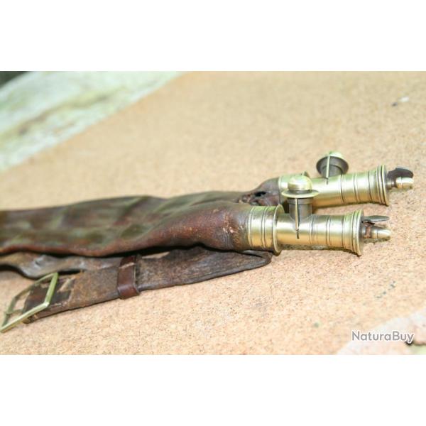 RARISSIME    POIRE A POUDRE DOUBLE, ORIGINALE CAR PORTEE EN BANDOULIERE EPOQUE XIX