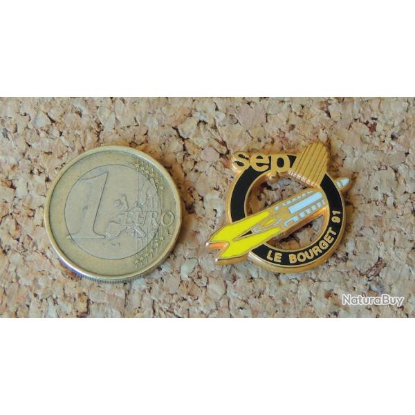 Pin's ARM�E DE L'AIR - Espace SEP Soci�t� Europ�enne Propulsion Le Bourget 91 - �maill� � froid