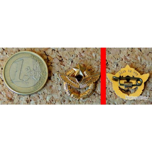 Pin's ARM�E DE L'AIR - BROCHE R�duction du Brevet de Pilote - m�tal dor� � l'or fin - fabricant inco